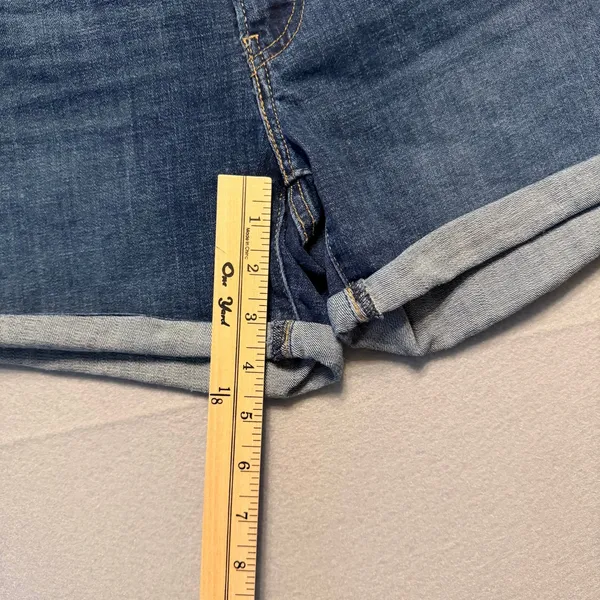 Levi's Mid Length Shorts Dark Wash Cuffed Denim Women Size 30 - Image 3