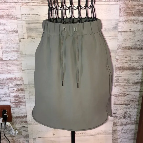 Lululemon Athletica Green On The Fly Woven Skirt size 4 olive green skirt​​​ - Image 3