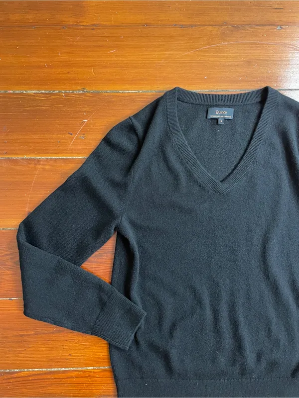 Quince 100% Mongolian Cashmere Black V-Neck Sweater Sz S 🧡🎀 - Image 8