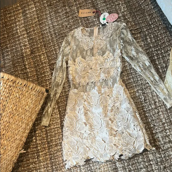 NWT Nellis Boutique Creme Lace Sparkly LS Embellished Dress Size Small - Image 2