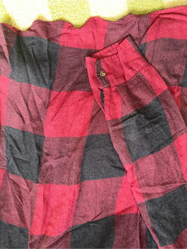 American Eagle Outfitters Red and Black Plaid Flannel Shirt - Image 4