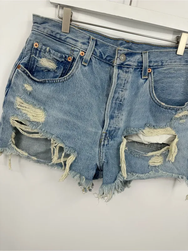 Levi's 501 Distressed Button Fly High Waisted Denim Shorts Size 31 Boho - Image 3