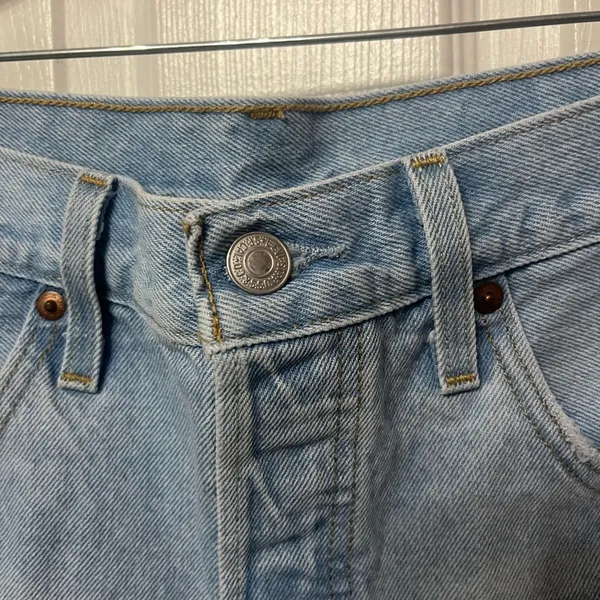 Levi’s 501 distressed light wash Jean shorts denim size 31‎ - Image 3