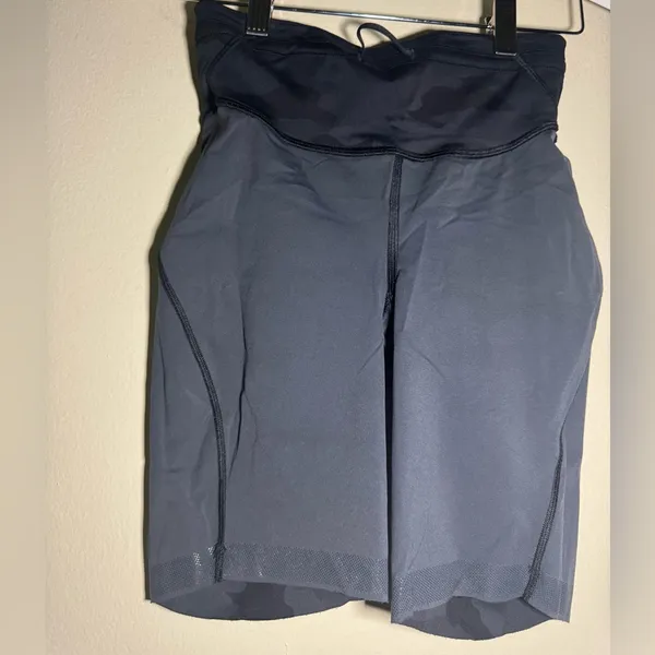 Lululemon Base Pace High-Rise Short 8"
Heritage 365 Camo Deep Coal Multi… - Image 11