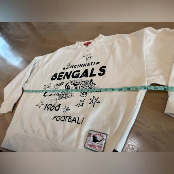 Mitchell & Ness Cincinnati Bengals Throwback Logo 3.0 pullover sweatshirt cream - Image 8