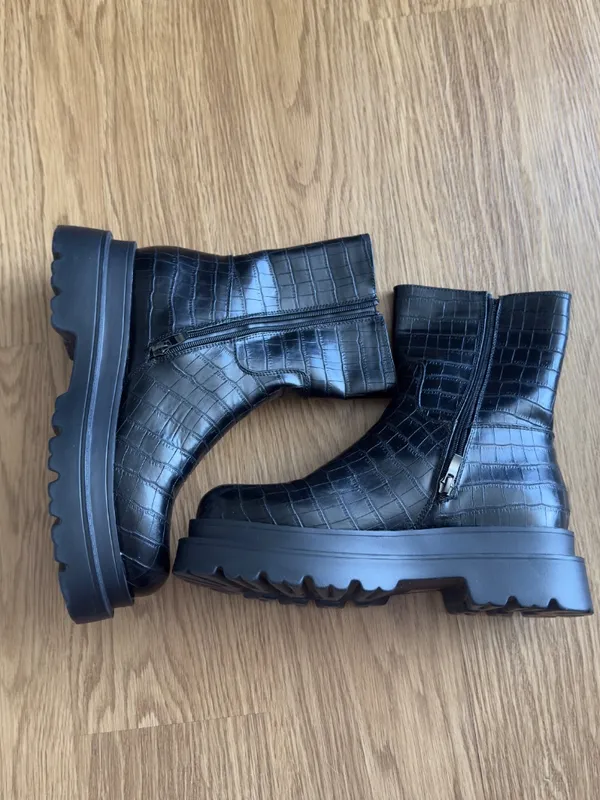 Nasty Gal Black Faux Croc Leather Zip Front Ankle Boots Size US 9 UK 7 - Image 3