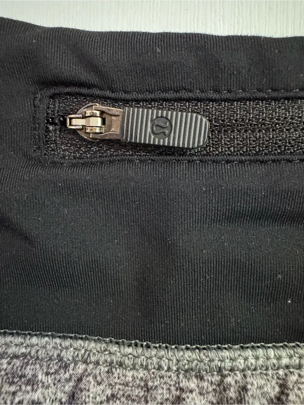 Lululemon Athletica Low-Rise Heather Gray Shorts Size 4 - Image 7