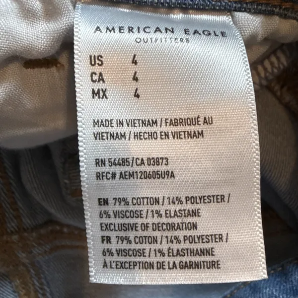 American Eagle Women's Jean Mom Shorts 4 Light Blue Denim Stretch Rolled Cuff - Image 4