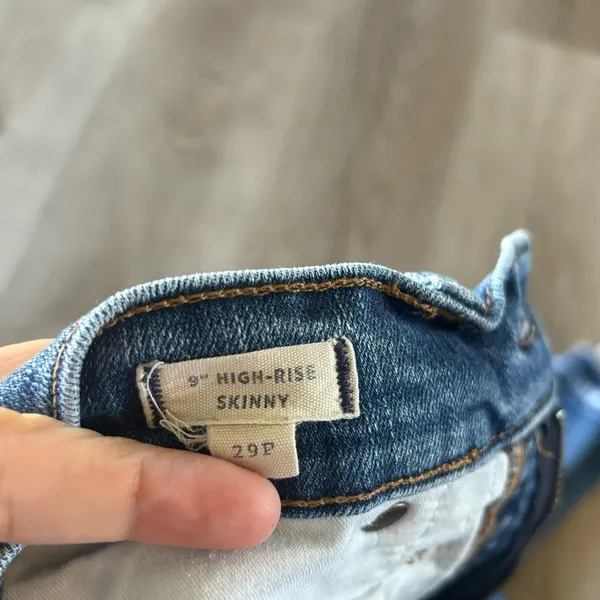 Madewell 9" Mid-Rise Skinny Jeans in York Wash: Rip and Repair Edition - Image 11