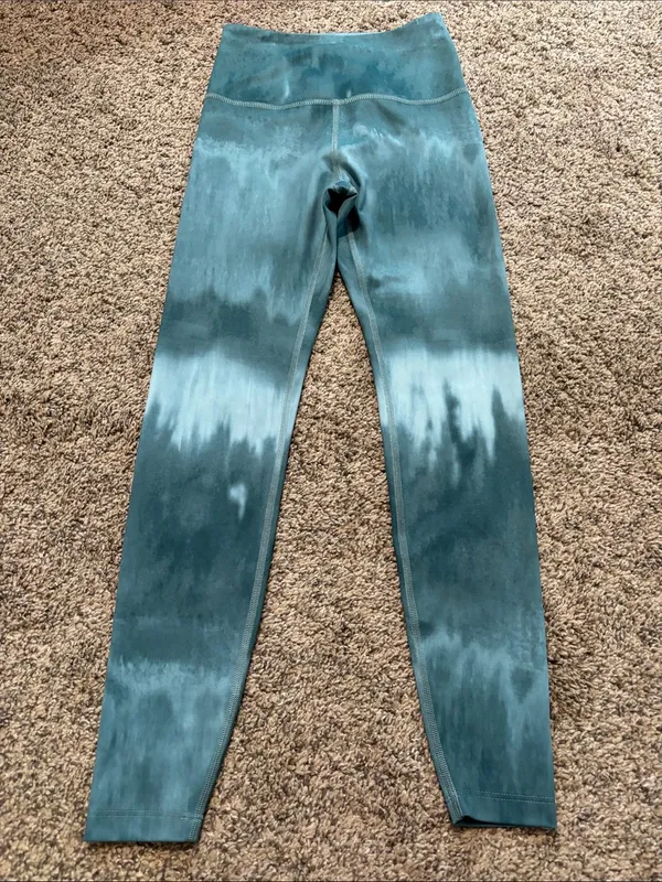 Beyond Yoga Leggings size small - Image 2