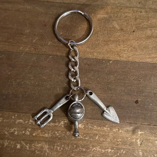 Vintage 1993 Seagull Canada gardening keychain - Image 2