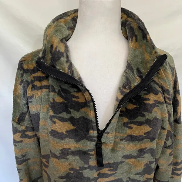 Y2K Urban Outfitters Camo Fuzzy Crop Pullover Womens Jacket Sz S Grunge Indie - Image 4