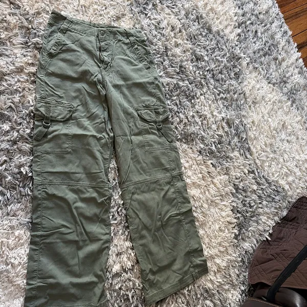 American Eagle Wide-Leg Green Cargo Pant - Image 2