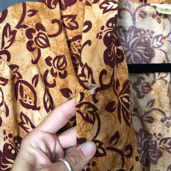 Vintage Victoria’s Secret robe / dress Hawaiian style size small brown burgundy - Image 2