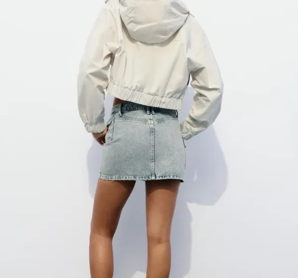 NWT ZARA DENIM CARGO MINI SKIRT. Size Large - Image 2
