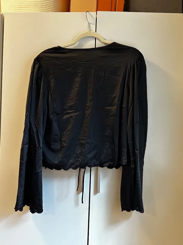 H&M tie front satin blouse - Image 4