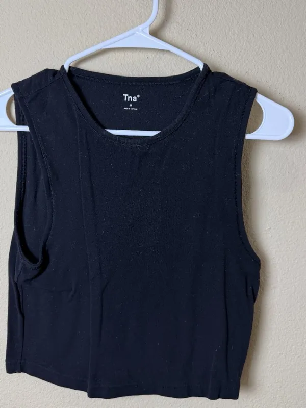 ARITZIA TNA Cropped Black Tank Top Shirt Size Medium Black - Image 3