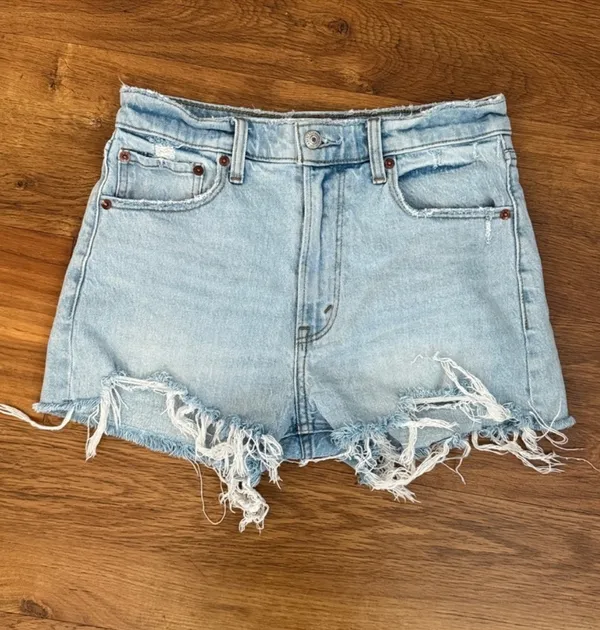 Abercrombie The Mom High Rise Denim Shorts - Image 4