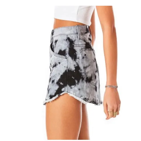 Carmar Beatrice‎ Jean Skirt Women’s Size 26 Black And Gray Mini Zip Front New - Image 2