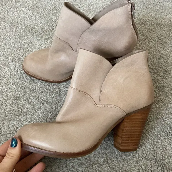 Gianni Bini Nude Leather Tulip‎ Split Shaft Ankle Booties Block Heel Size 7M - Image 3
