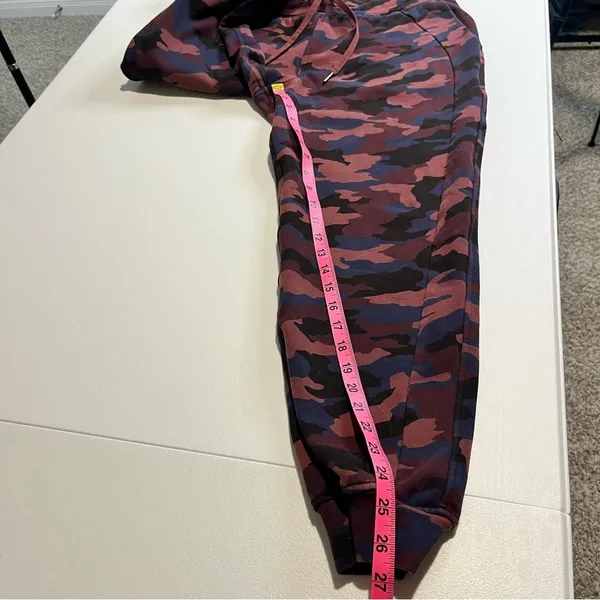 Lululemon Scuba High-Rise Jogger Heritage 365 Camo Smoky Red Night Sea Multi - Image 12
