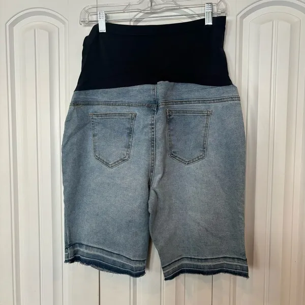 Time and Tru Light Wash Denim Bermuda Maternity‎ Shorts Size Medium - Image 2
