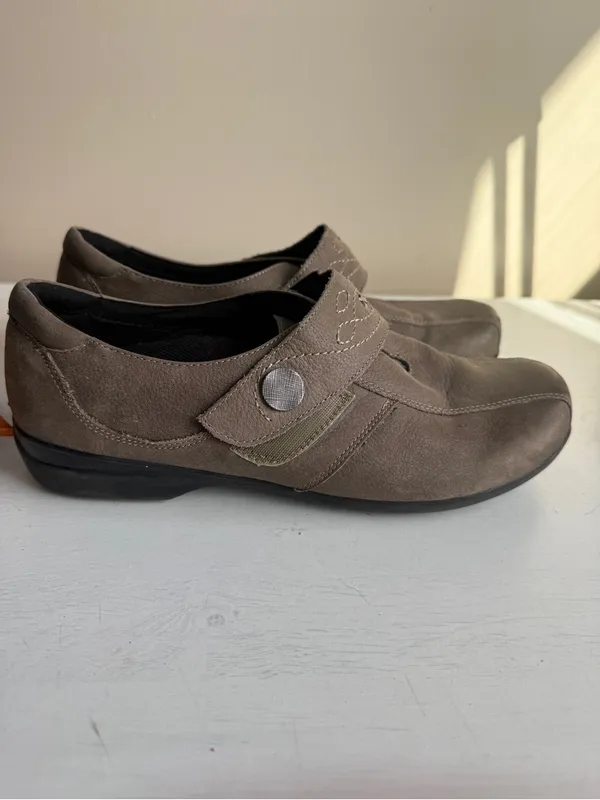 Abeo Aster 24/7 Nubuck Slip On Loafer sz 8.5 - Image 2