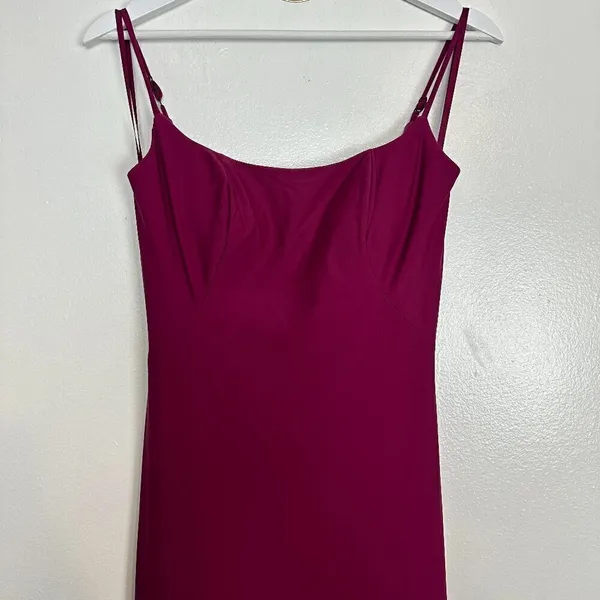 LA FEMME Simple Elegant Long Jersey Dress with Scoop Neck in Burgundy - Image 4