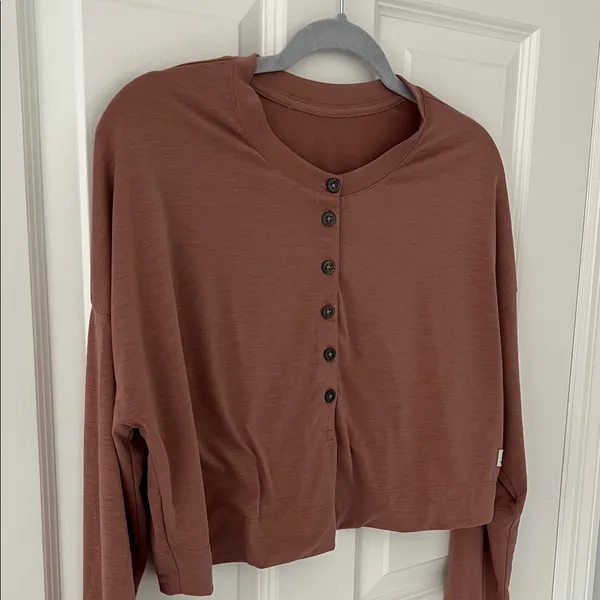 Vuori Cropped Henley Long-Sleeve Top - Rust Brown - Image 5