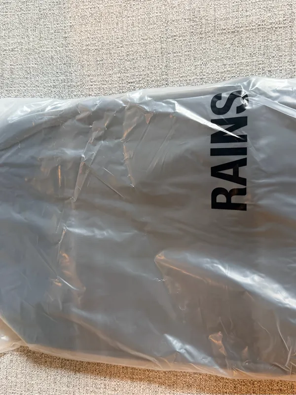 NWT Rains Hilo Weekend Overnight Bag size small waterproof black - Image 8