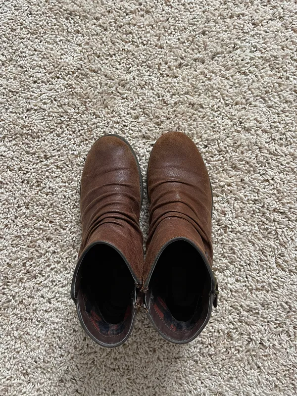 Brown Boots Size 8 - Image 3