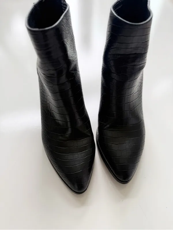 Steve Madden Julianne Black Crocodile Embossed Leather Ankle Boots Size 8 - Image 4