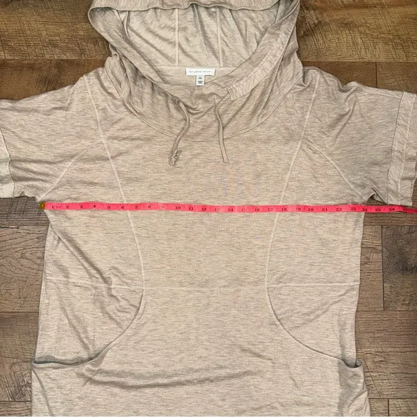 St. John Sport Short Sleeve Hooded Top - Image 11