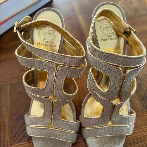 Tory Burch Metallic Gold and Tan Heels 10 1/5 - Image 5