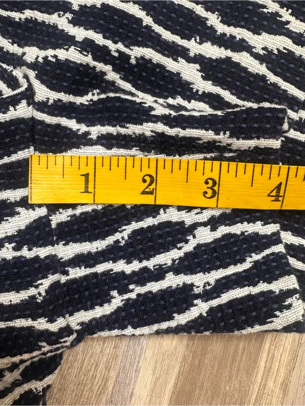 LOFT Navy and White Textured Pattern High Waist Shorts Women’s Size 4 - Image 3