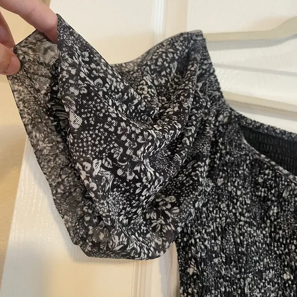 Anthropologie Aurelia Smocked Top size Medium - Image 5