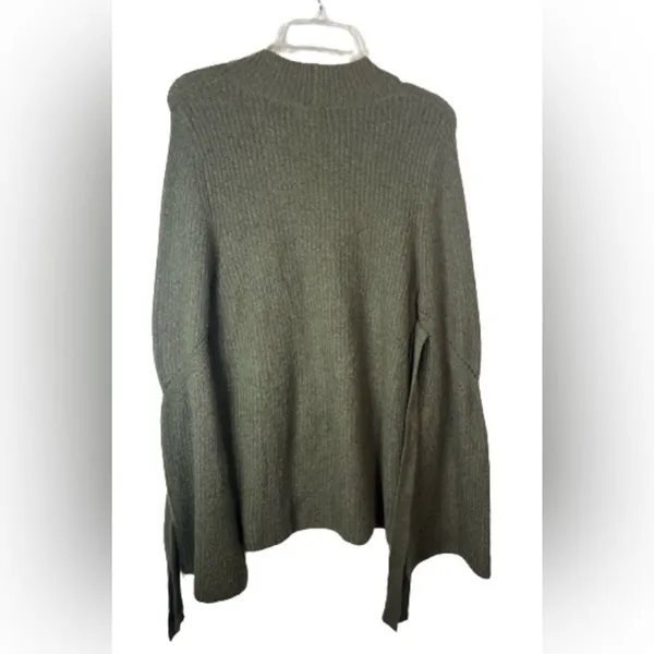 Chelsea28 bell sleeve wool blend sweater Size Small Green Cozy Cute Boho - Image 8