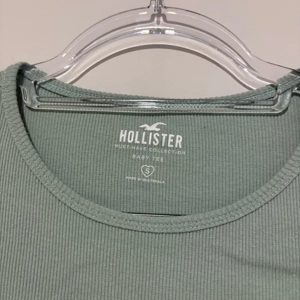 Hollister Sage Green‎ Daisy Embroidered baby lettuce Tee green size small - Image 2