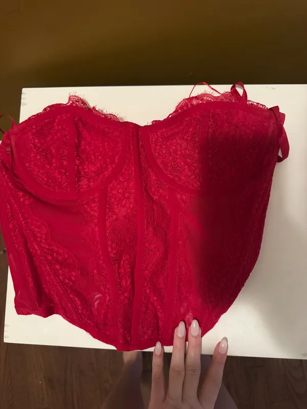 Red lace corset top Windsor - Image 2