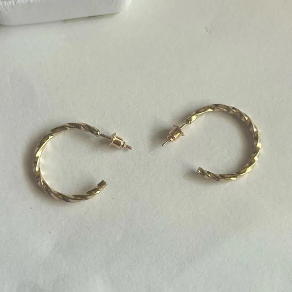 3/$20 Gold Tone Thin Circular Twisted Hoop Stud Earrings 1.5” Pierced - Image 2