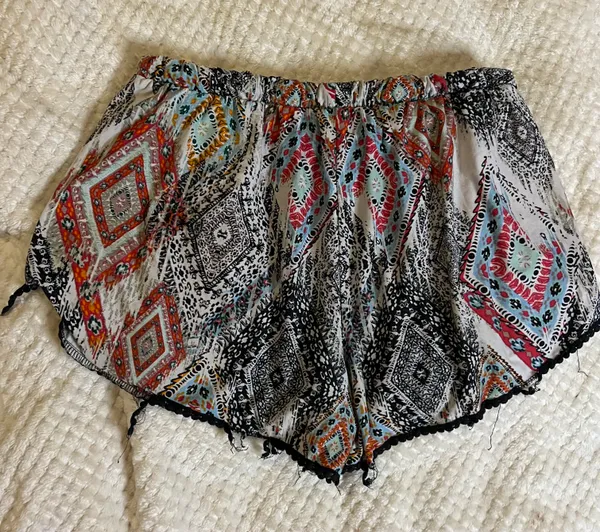 LG TOIII Floral Creme Booty Shorts - Image 2