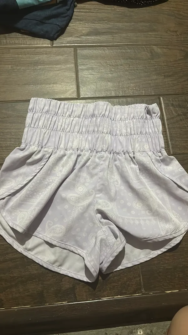 High-Rise Vanilla Star Shorts - Image 2