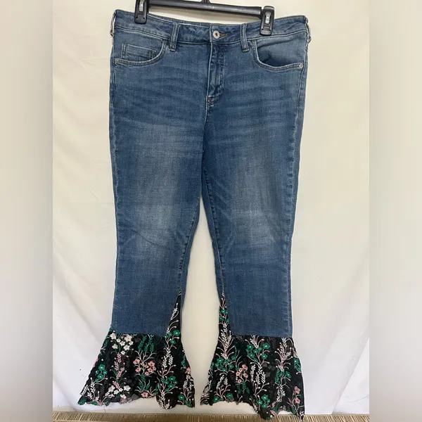Anthropologie Pilcro and the Letterpress Flare Flounce Floral Hem Jeans Size 30‎ - Image 5