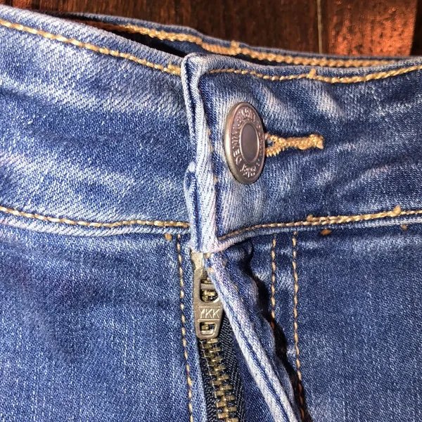 Vervet jeans size 29 raw hem - Image 2