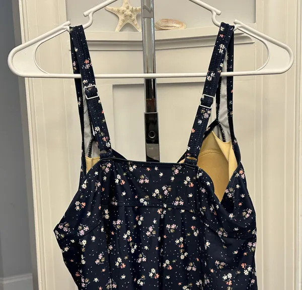 Woman’s Swimwear Sz 16 Flattering Tankini Top Navy Blue Floral Adjustable Straps - Image 8