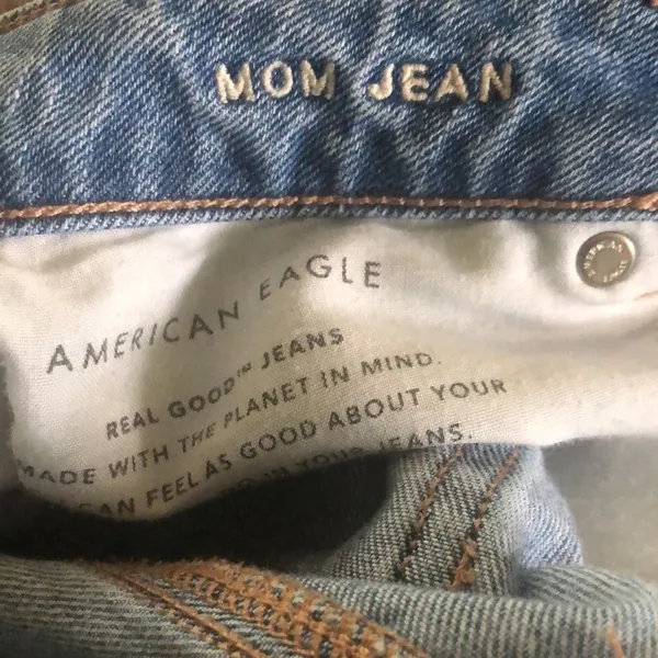 American Eagle Distressed Mom Jean Sz. 8L Light Wash Cotton Stretch Grunge - Image 6