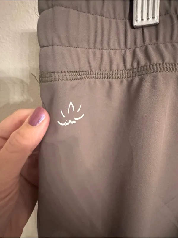 BEYOND YOGA City Chic Cargo‎ Pants - Image 5