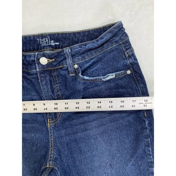 Time and Tru‎ High Rise straight leg crop Jeans Women's sz 10 shark bite Hem - Image 3