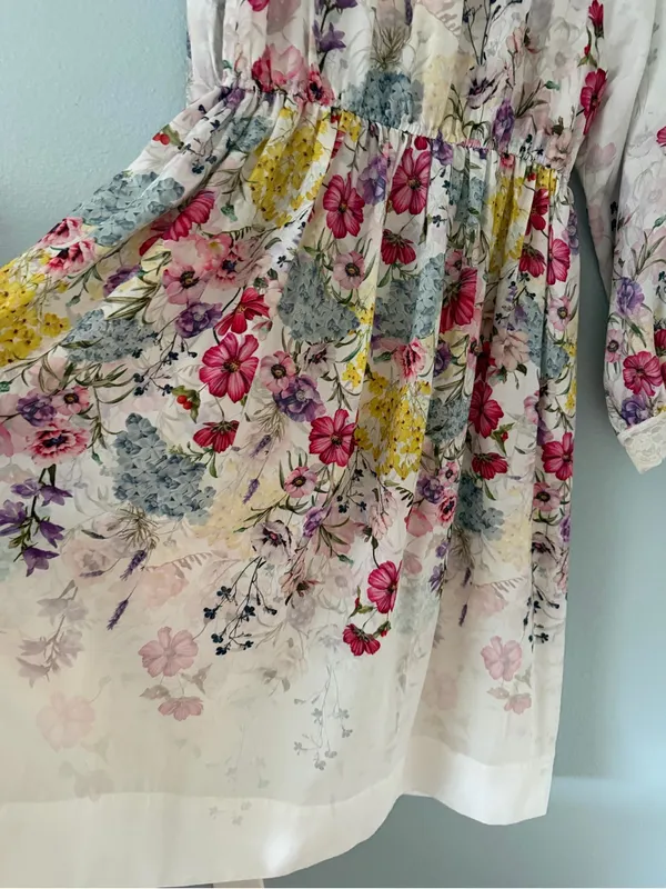 White Floral Midi Dress with Lace Trimmings & Flower Buttons - Image 11