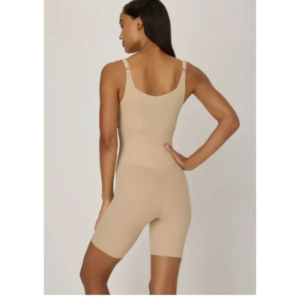 Brand New Maidenform Women's Size Medium Beige One Piece Bodysuit Shapewear - Image 2